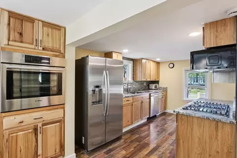 60 Pond St, Georgetown, MA 01833 photo 4