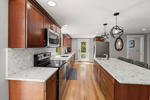 53 Batchelder Rd, Reading, MA 01867 photo 6