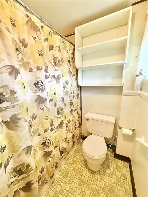 Bath - 31 Pomeroy St, Easthampton, MA 01027 photo 1 of 2
