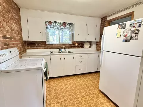 Kitchen - 31 Pomeroy St, Easthampton, MA 01027 photo 1 of 4