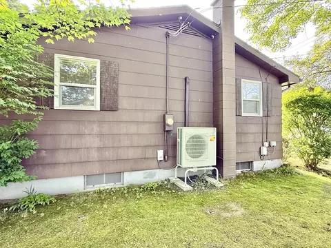 Exterior - 31 Pomeroy St, Easthampton, MA 01027 photo 5 of 7