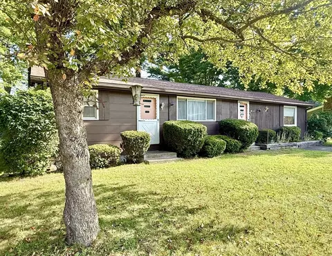 31 Pomeroy St, Easthampton, MA 01027