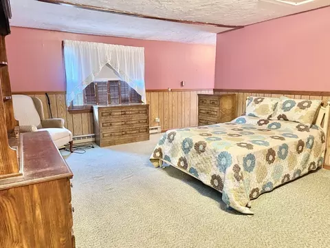 Bedroom - 31 Pomeroy St, Easthampton, MA 01027 photo 1 of 5