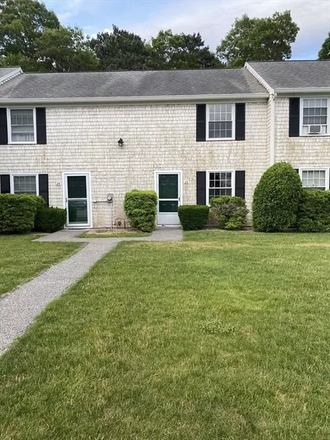 135 W Main St #23, Hyannis, MA 02601 photo 3