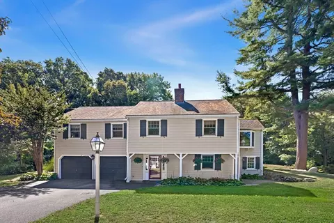 46 Pine Hill Rd, Lynnfield, MA 01940