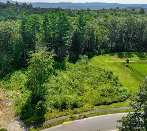 7 Quigley Rd, Southampton, MA 01073