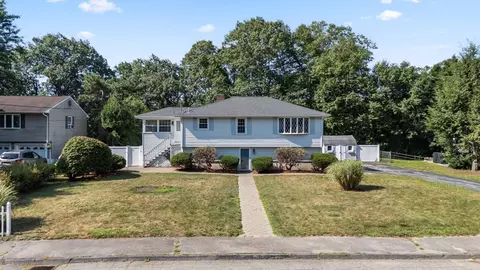 12 Nancy Dr, Auburn, MA 01501