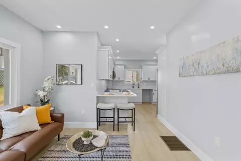Entry Way - 15 Bennett St, Everett, MA 02149 photo 1 of 5