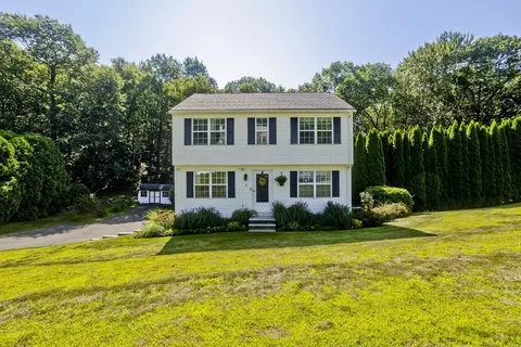 14 Scott Hollow Dr, Holyoke, MA 01040