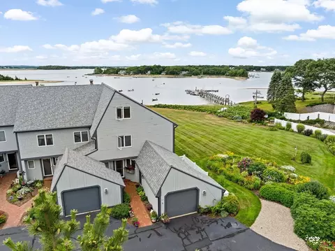 42 Woodbury St #42, Buzzards Bay, MA 02532