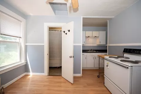 Entry Way - 3 Arbor Vitae St, Worcester, MA 01603 photo 4 of 5