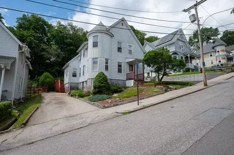 3 Arbor Vitae St, Worcester, MA 01603