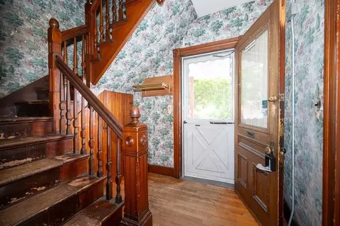 Entry Way - 3 Arbor Vitae St, Worcester, MA 01603 photo 1 of 5