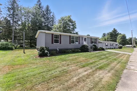 9 Riverview Cir, Brimfield, MA 01010 photo 2
