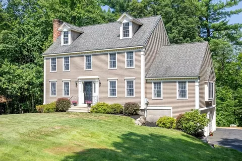 16 Hillside Dr, Townsend, MA 01469