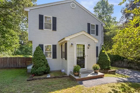 32 Sherburne Ave, Tyngsborough, MA 01879