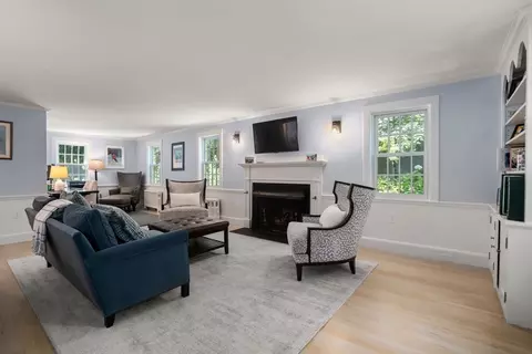 4 Arnold Rd, Wellesley, MA 02481 photo 6