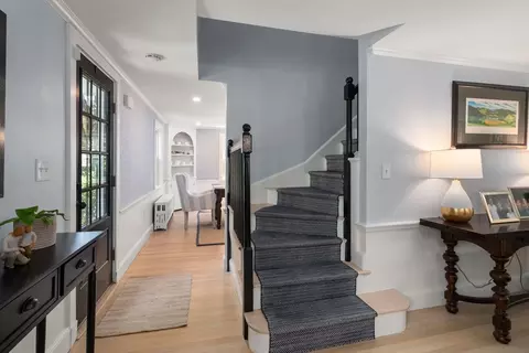 4 Arnold Rd, Wellesley, MA 02481 photo 3