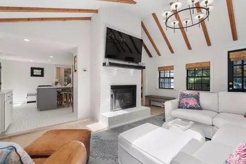4 Arnold Rd, Wellesley, MA 02481 photo 14