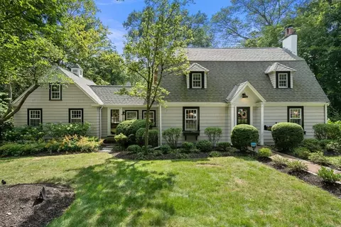 4 Arnold Rd, Wellesley, MA 02481 photo 2