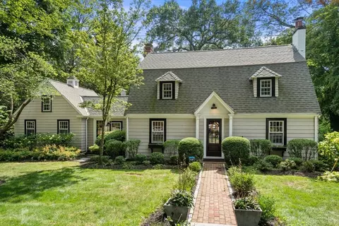 4 Arnold Rd, Wellesley, MA 02481