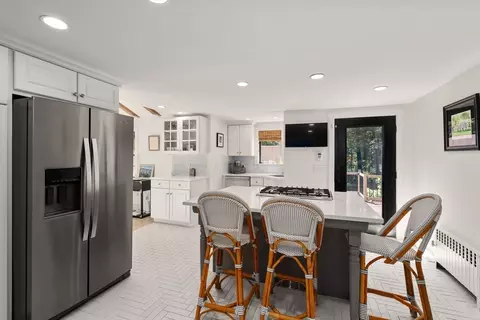 4 Arnold Rd, Wellesley, MA 02481 photo 8