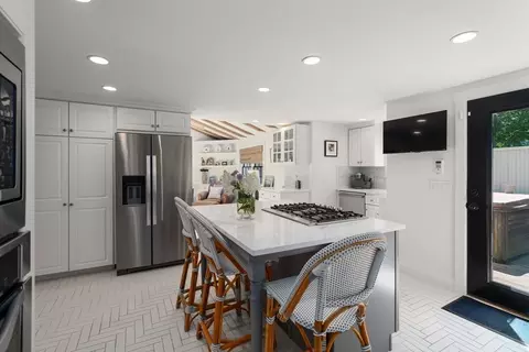 4 Arnold Rd, Wellesley, MA 02481 photo 9