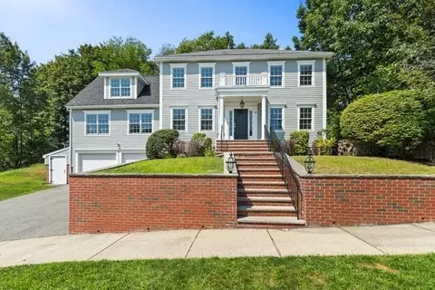 27 Murdoch Rd, Stoneham, MA 02180
