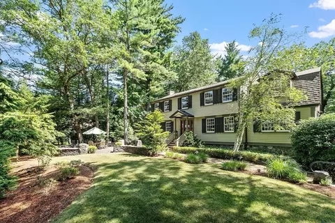 1 Seneca Cir, Andover, MA 01810