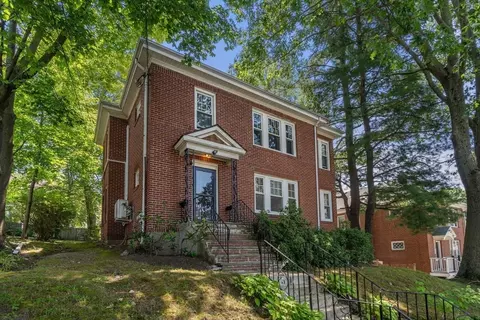 22 Holland St #22, Newton, MA 02458
