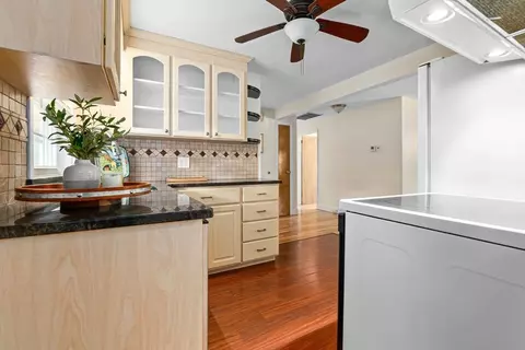 27 May St, Marblehead, MA 01945 photo 10