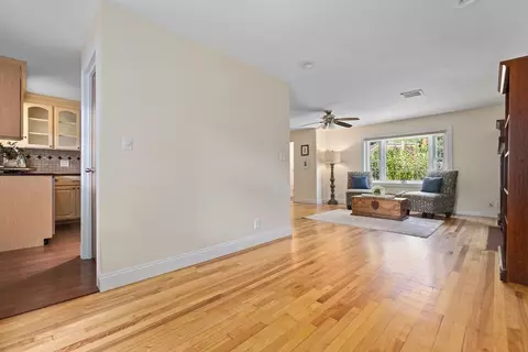 27 May St, Marblehead, MA 01945 photo 12