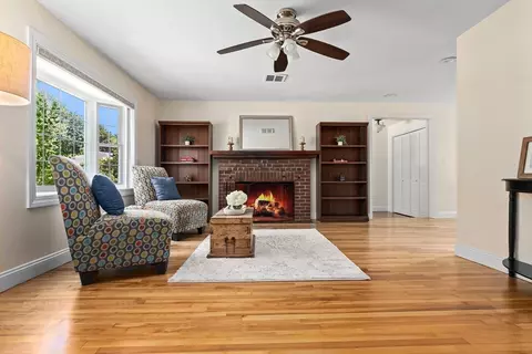 27 May St, Marblehead, MA 01945 photo 4