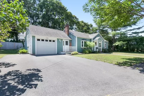 27 May St, Marblehead, MA 01945 photo 2