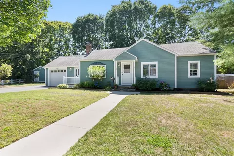 27 May St, Marblehead, MA 01945