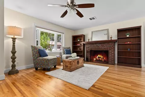 27 May St, Marblehead, MA 01945 photo 5