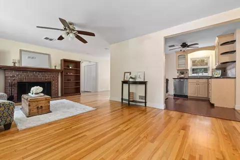 27 May St, Marblehead, MA 01945 photo 6