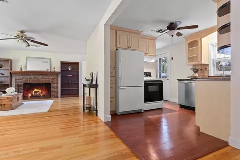 27 May St, Marblehead, MA 01945 photo 8