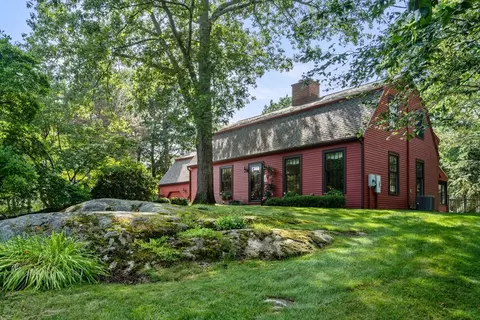 1 Woodholm Cir, Manchester, MA 01944