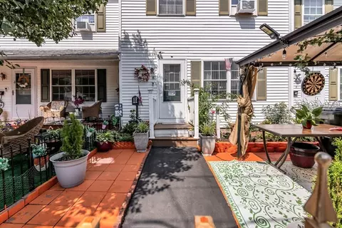 8 Hall St #8, Lawrence, MA 01841