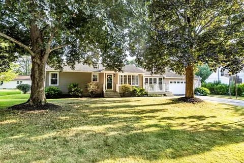 52 Lee Ave, Fitchburg, MA 01420