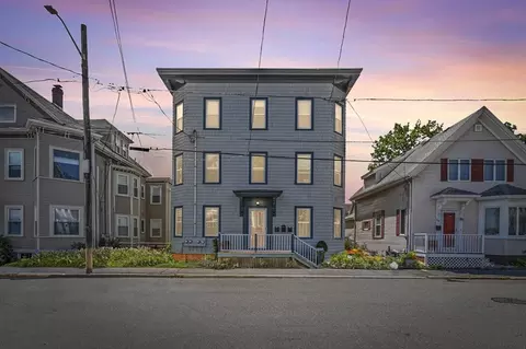 20 Willow Ave #1, Salem, MA 01970