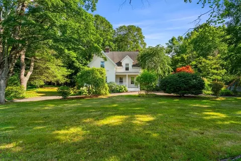 137 Cherry St, Wenham, MA 01984
