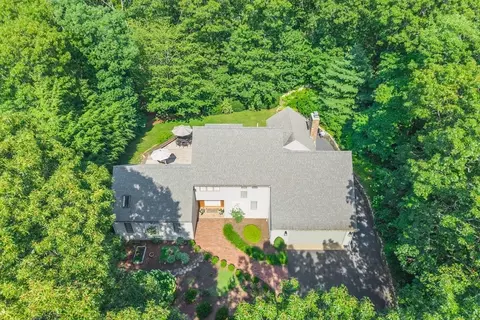 66 Clear Pond Rd, Falmouth, MA 02540