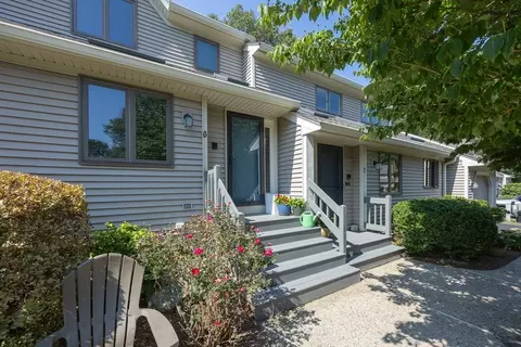 6 Magnolia Dr #6, Franklin, MA 02038
