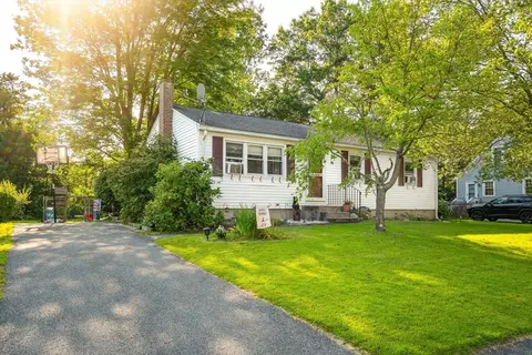 20 Morin Dr, Easthampton, MA 01027