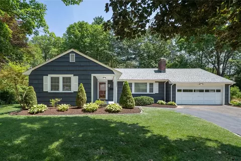 7 Louise St, Maynard, MA 01754
