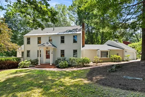 1 Blackhorse Dr, Acton, MA 01720