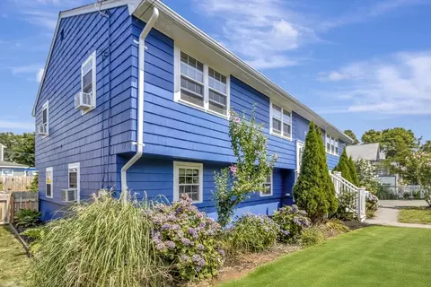 15 H St, Hull, MA 02045