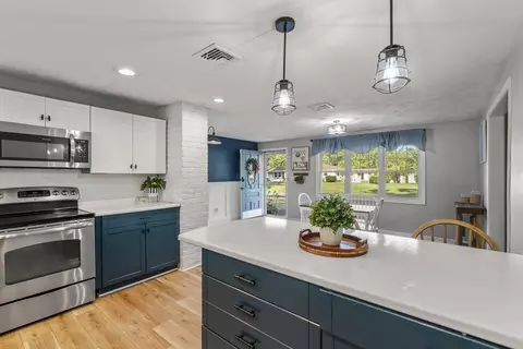 89 Sully Rd, Raynham, MA 02767 photo 3